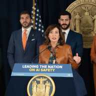 Estado de Nueva York amplía la regulación para desarrolladores de inteligencia artificial (IA)