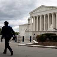 Corte Suprema frena el intento de Trump de restringir el voto por correo