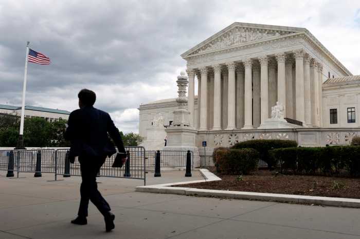 Corte Suprema frena el intento de Trump de restringir el voto por correo