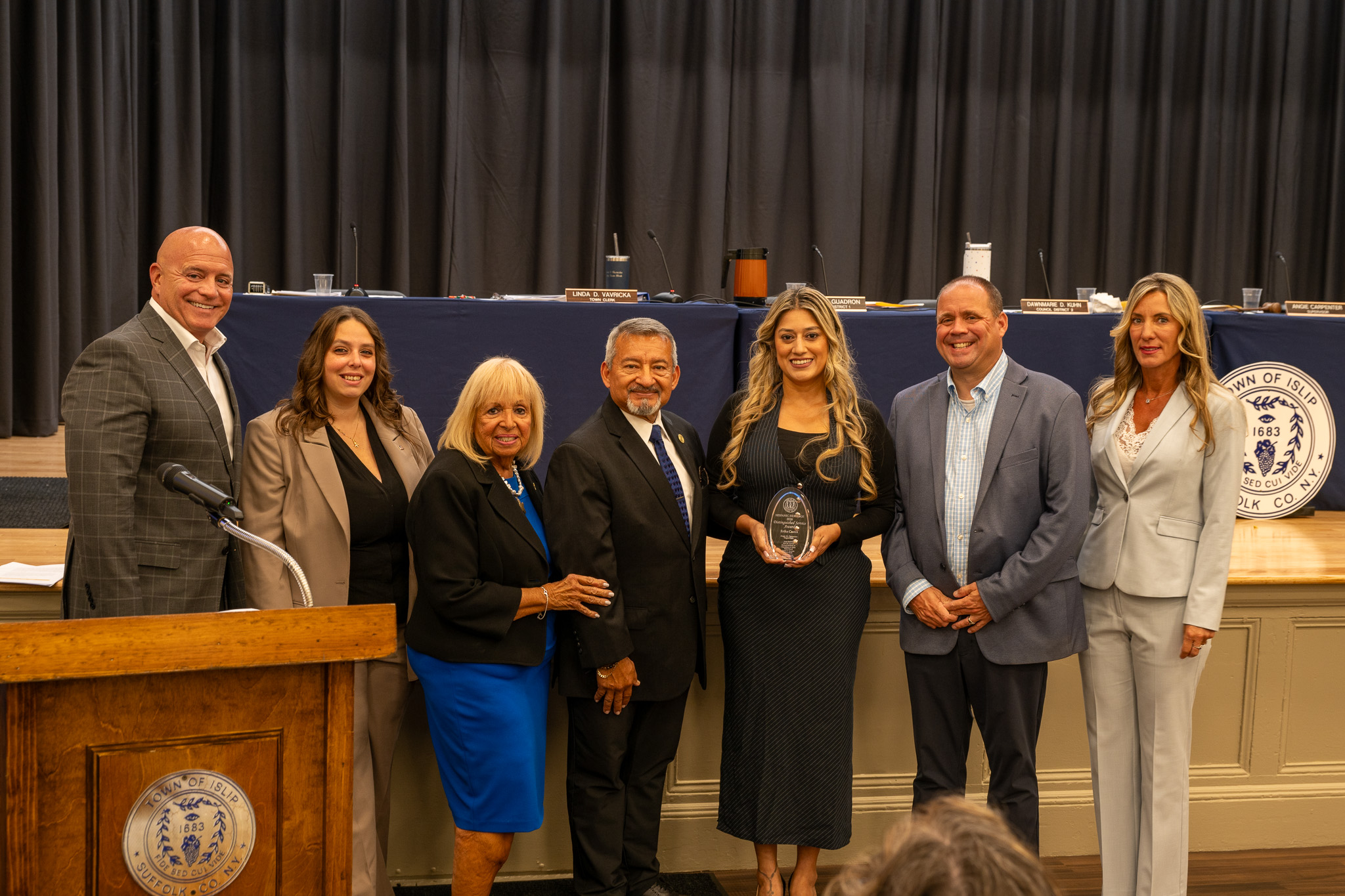 El Town de Islip celebra el "Mes de la Herencia Hispana" y honra a hispanos destacados
