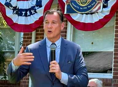 Suozzi lanza su campaña de reelección con un "Plan de Asequibilidad Estadounidense" de 5 puntos