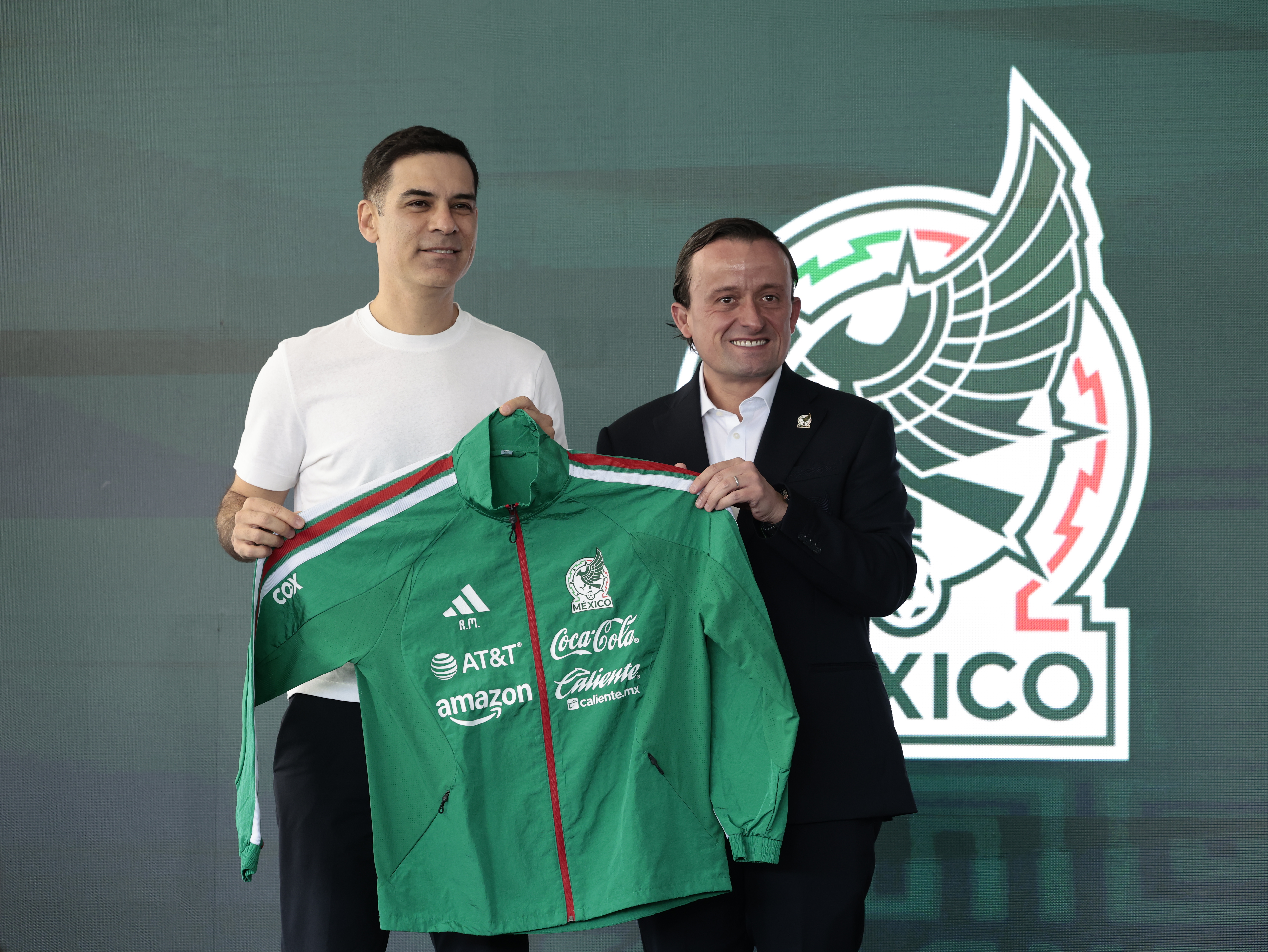 México enfrenta a Perú en partido internacional en Nueva Jersey