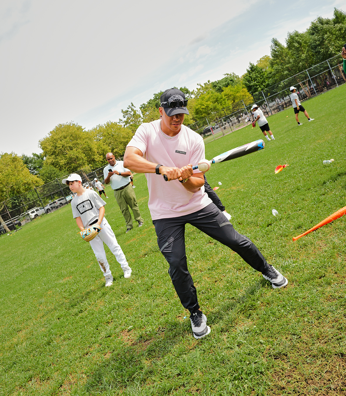 Juan Soto y Under Armour organizan clínica de béisbol y presentan "La Fiera" en NYC
