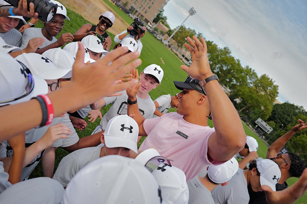 Juan Soto y Under Armour organizan clínica de béisbol y presentan "La Fiera" en NYC