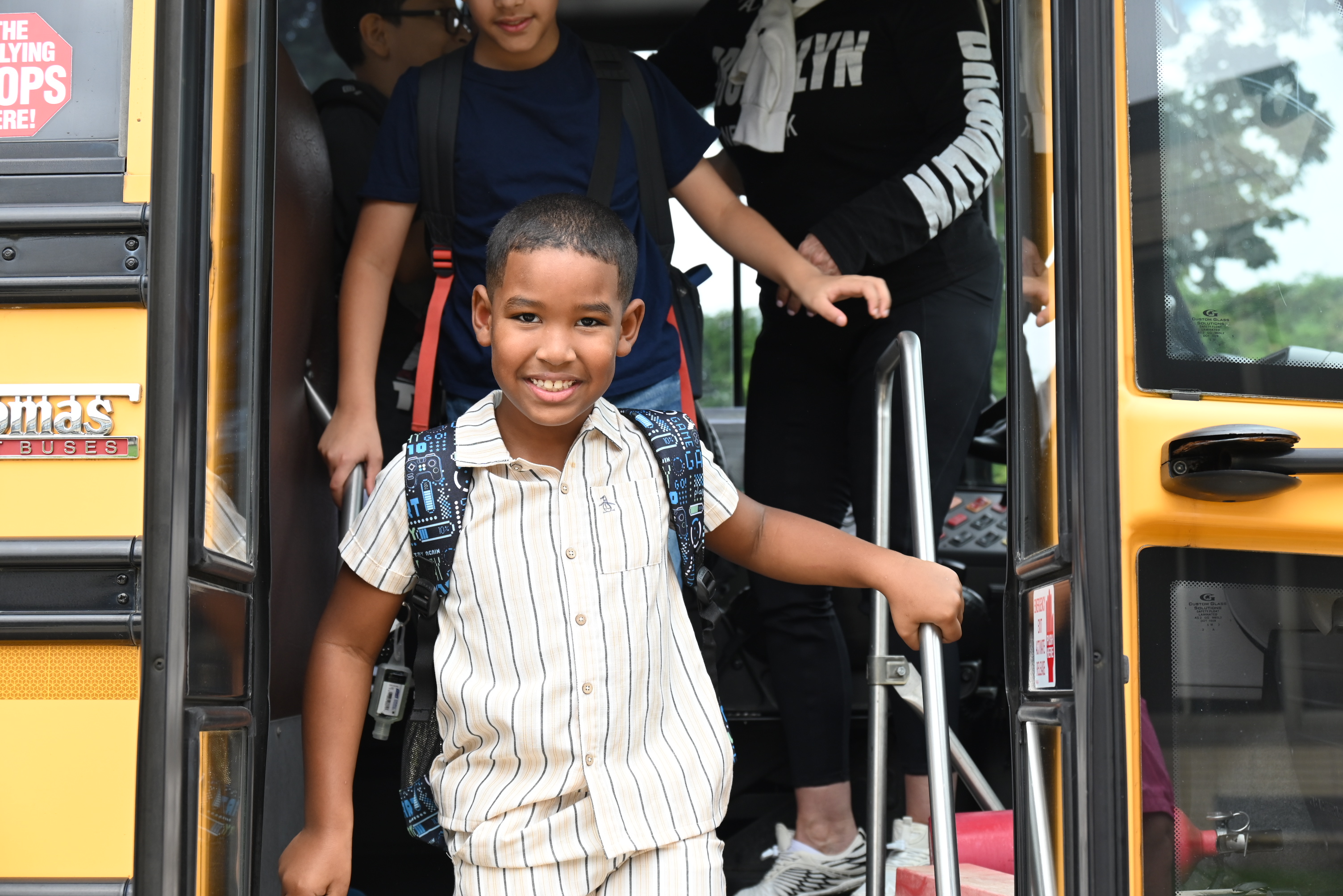 Sonrisas e ilusión en inicio del nuevo año escolar en las escuelas de Copiague