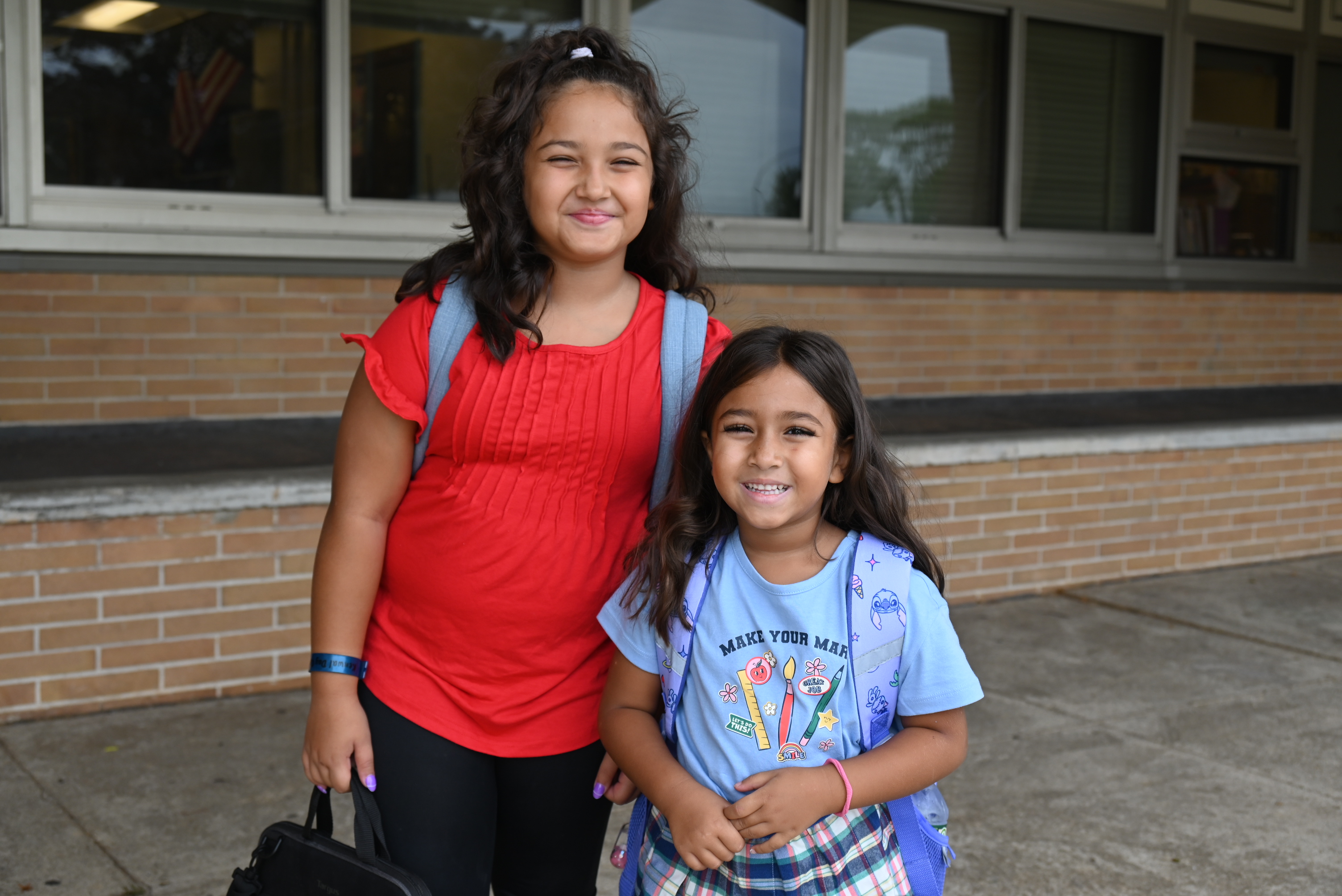 Sonrisas e ilusión en inicio del nuevo año escolar en las escuelas de Copiague