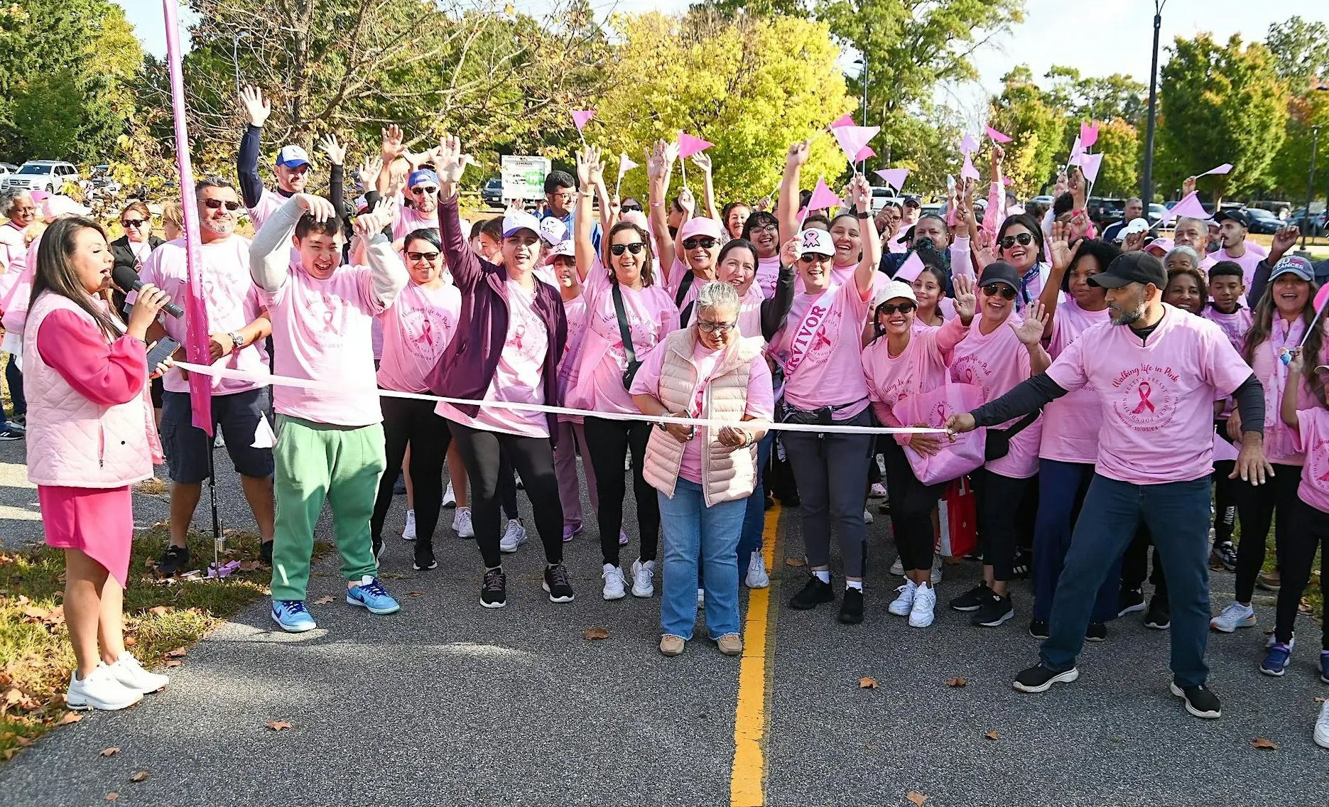 Organizan caminata contra el cáncer de seno en el Eisenhower Park