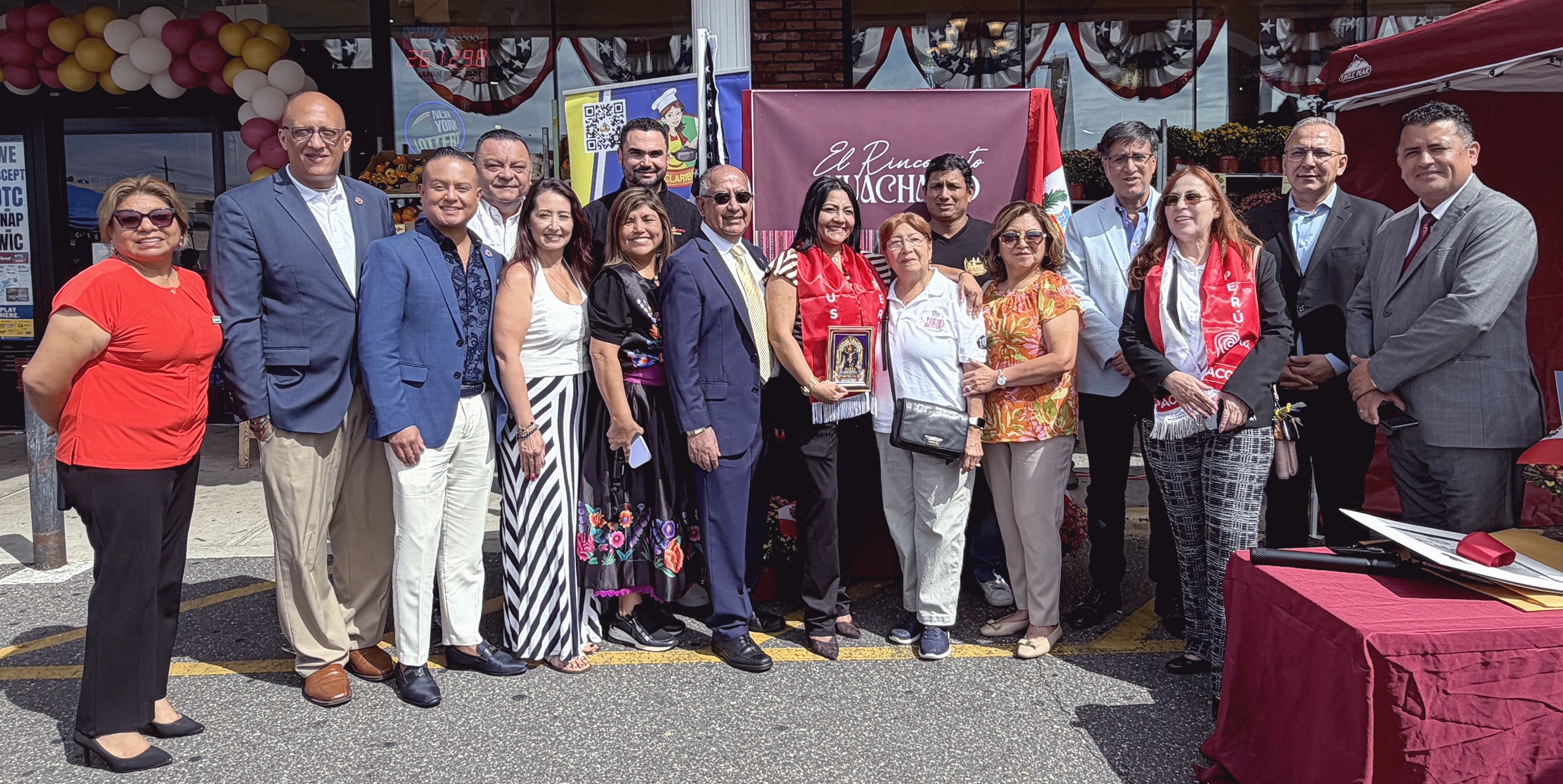 Gran inauguración del restaurante "El Rinconcito Huachano" en West Hempstead