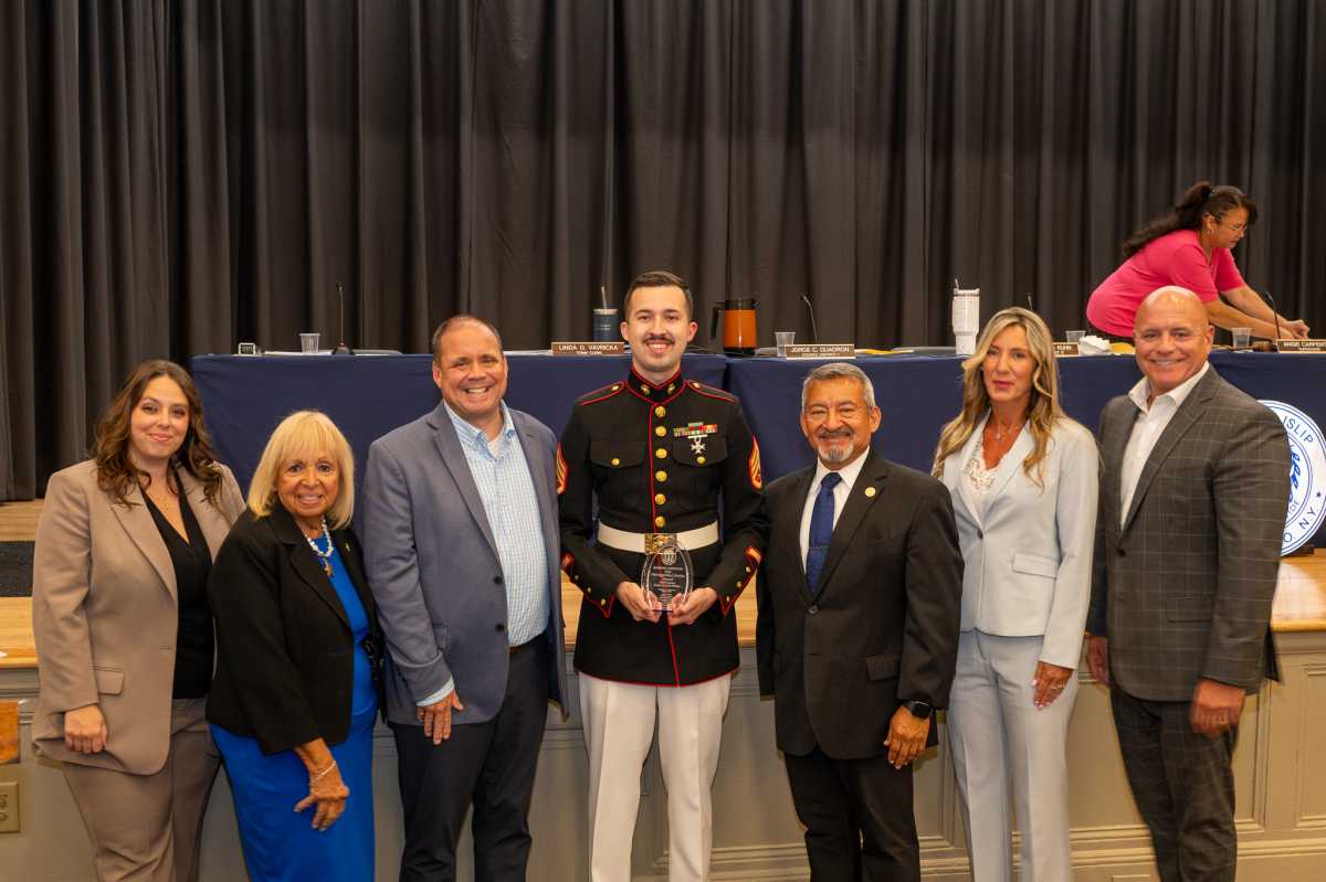 El Town de Islip celebra el "Mes de la Herencia Hispana" y honra a hispanos destacados