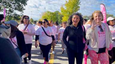 Caminata por la vida de Betty’s Breast Cancer Foundation reúne a la comunidad en Eisenhower Park
