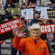 La aprobación de Trump cae a su mínimo histórico a semanas de las elecciones de medio mandato