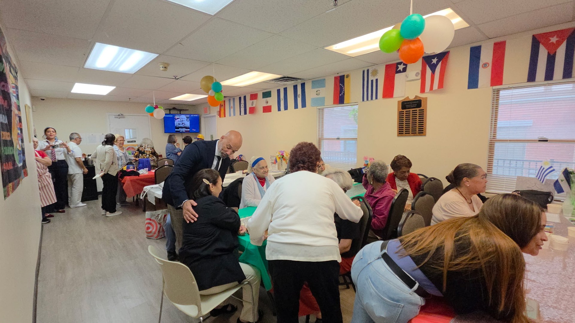 El legislador Davis celebra el Mes de la Herencia Hispana en Rockville Centre y Hempstead Village