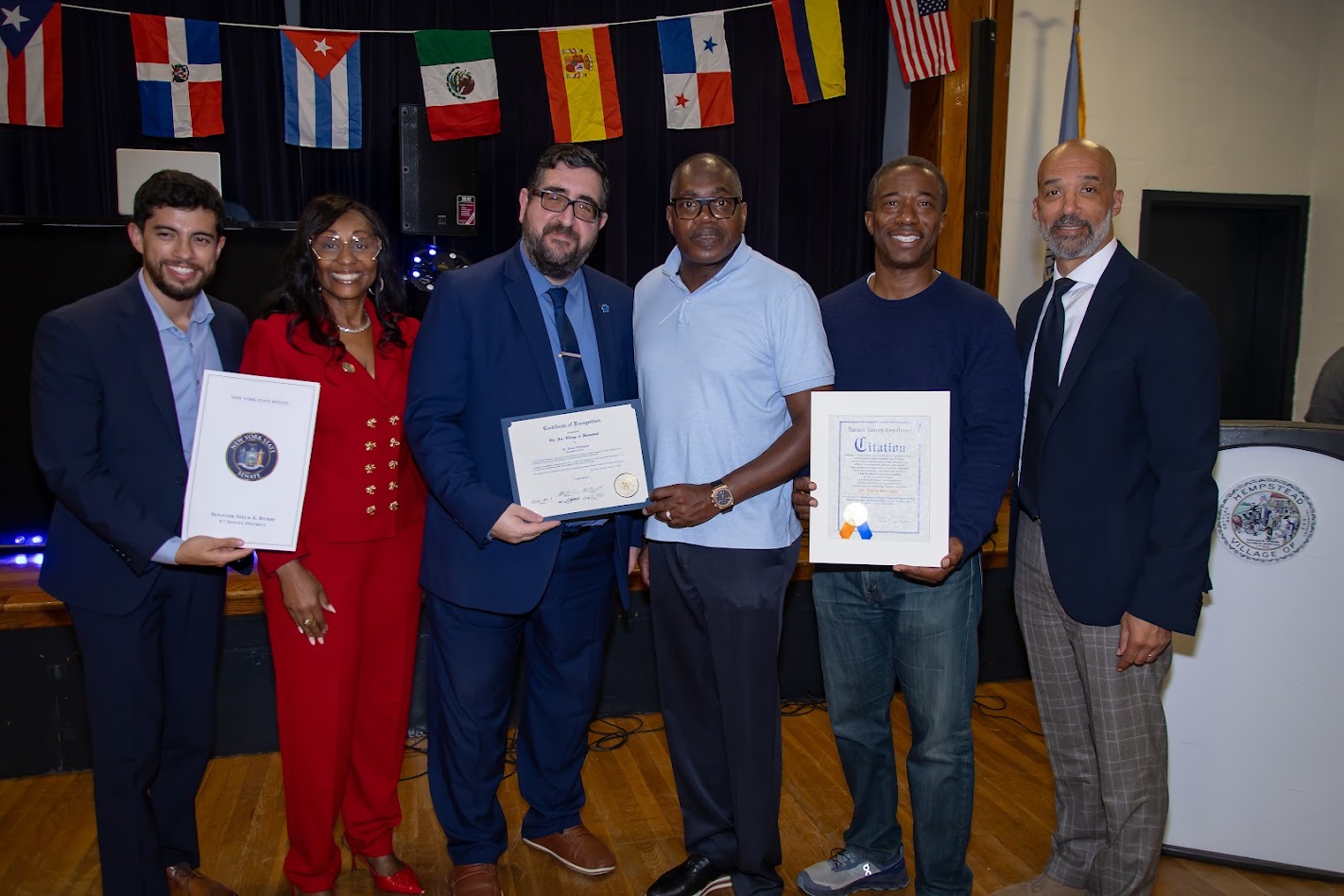 El legislador Davis celebra el Mes de la Herencia Hispana en Rockville Centre y Hempstead Village