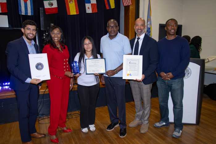 Legislador Davis celebra el "Mes de la Herencia Hispana" en Rockville Centre y la Villa de Hempstead
