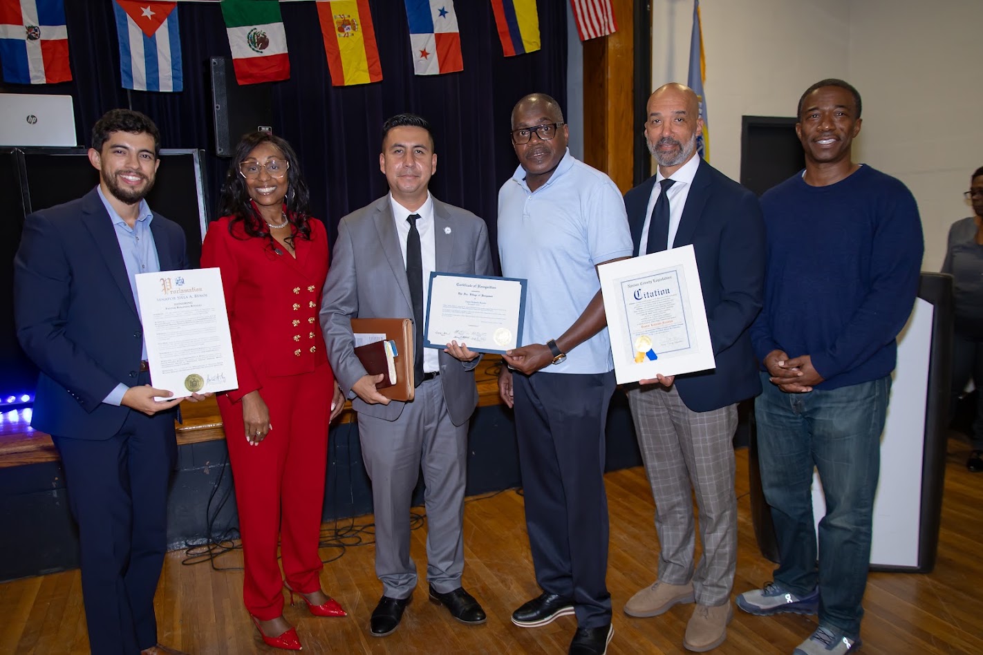 El legislador Davis celebra el Mes de la Herencia Hispana en Rockville Centre y Hempstead Village