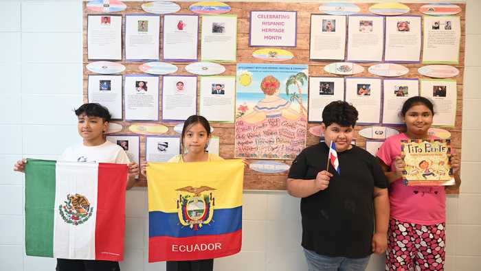 Estudiantes de primaria de Copiague destacan a figuras hispanas que han marcado la historia