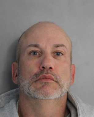 Exempleado de un motel acusado de promover la prostitución en Suffolk