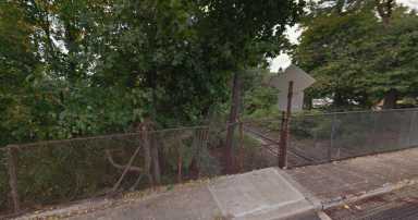 Hallan restos óseos humanos en el Plandome Pond Park de Manhasset