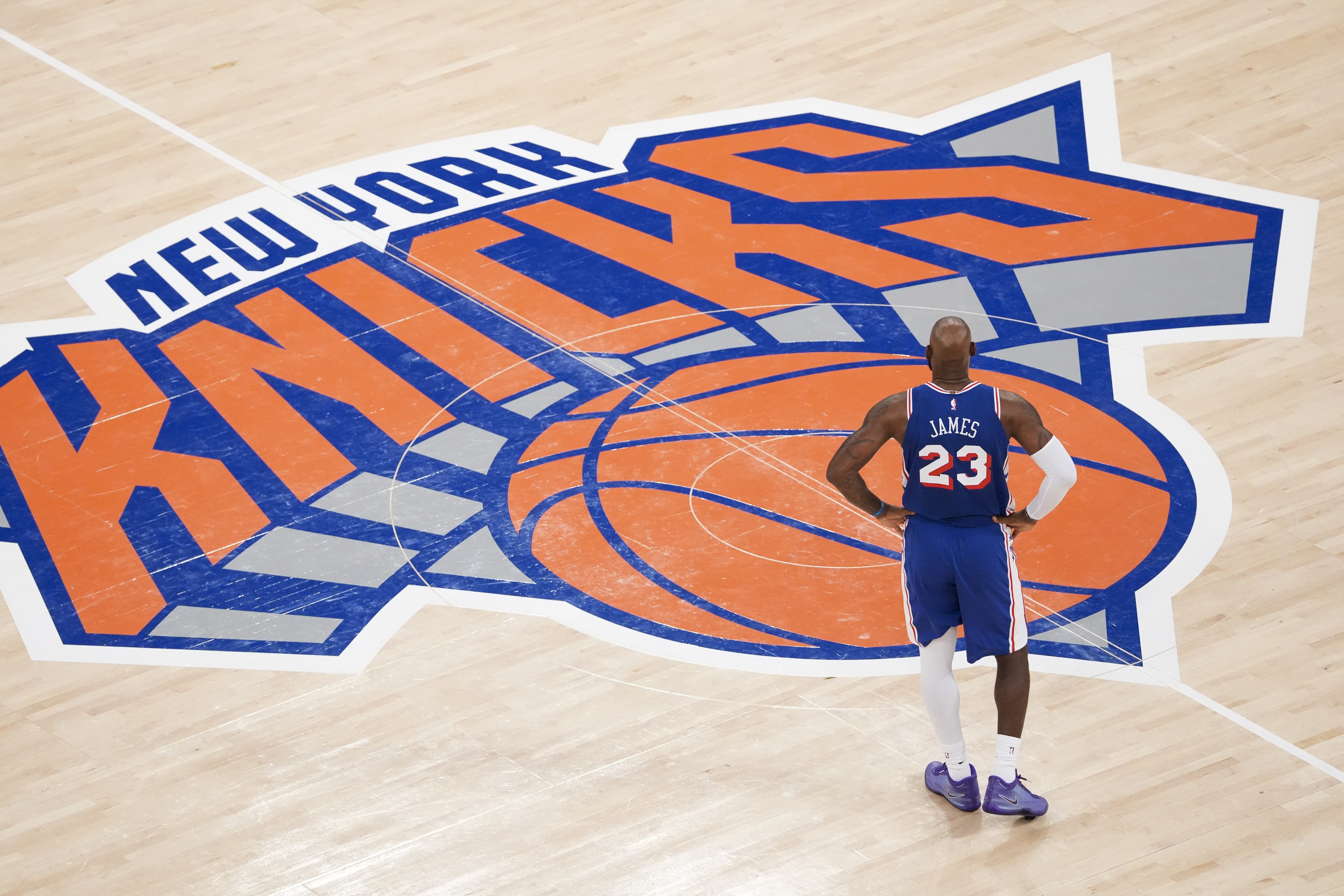 LeBron James y los 76ers aguan la fiesta de los Knicks