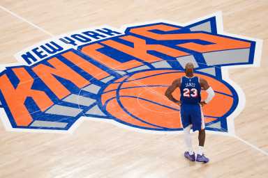 LeBron James y los 76ers aguan la fiesta de los Knicks