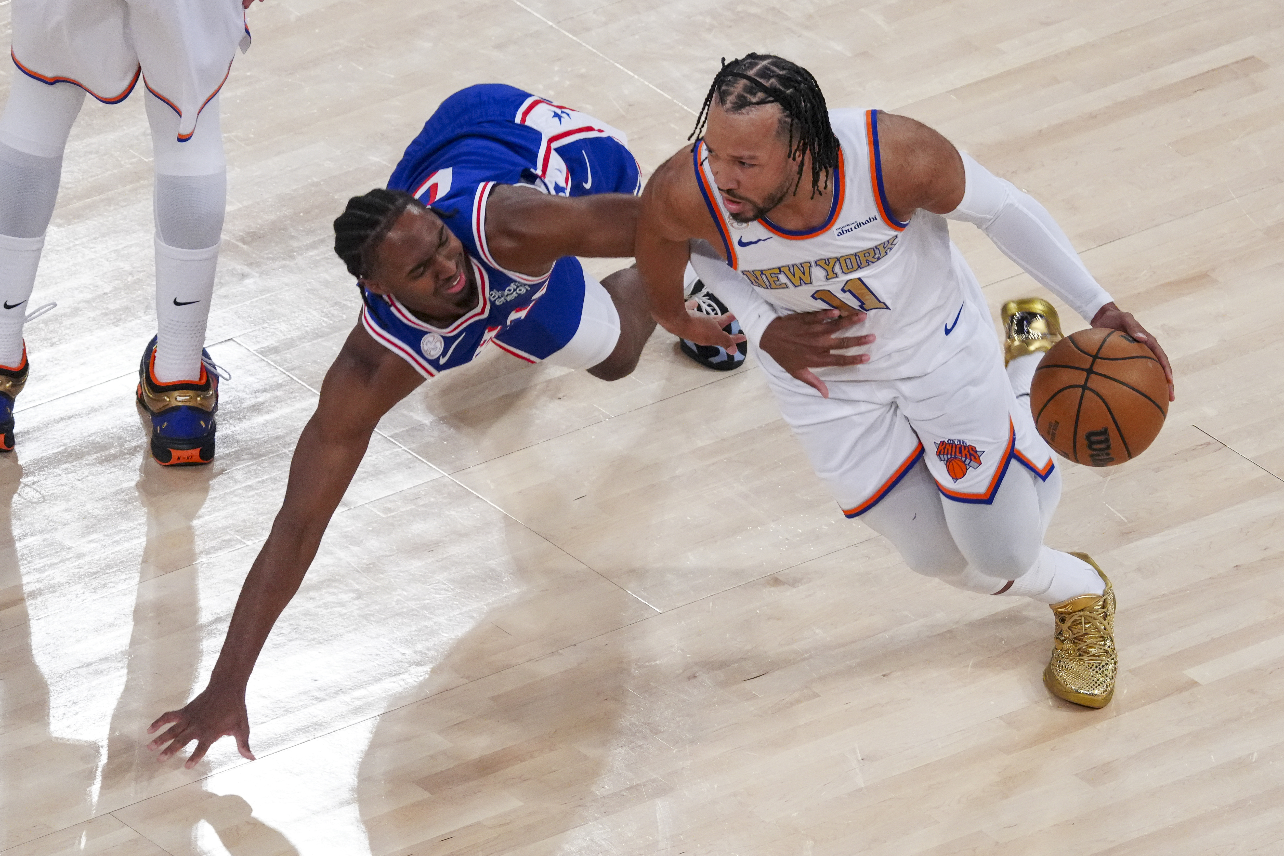 LeBron James y los 76ers aguan la fiesta de los Knicks