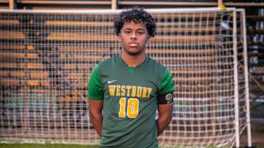 Estudiante de Westbury High School entre los mejores jugadores de fútbol en Long Island