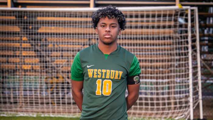 Estudiante de Westbury High School entre los mejores jugadores de fútbol en Long Island