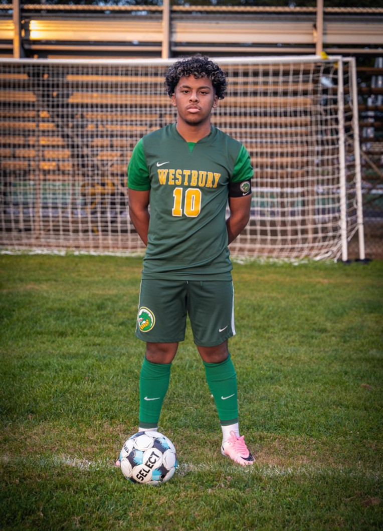 Estudiante de Westbury High School entre los mejores jugadores de fútbol en Long Island