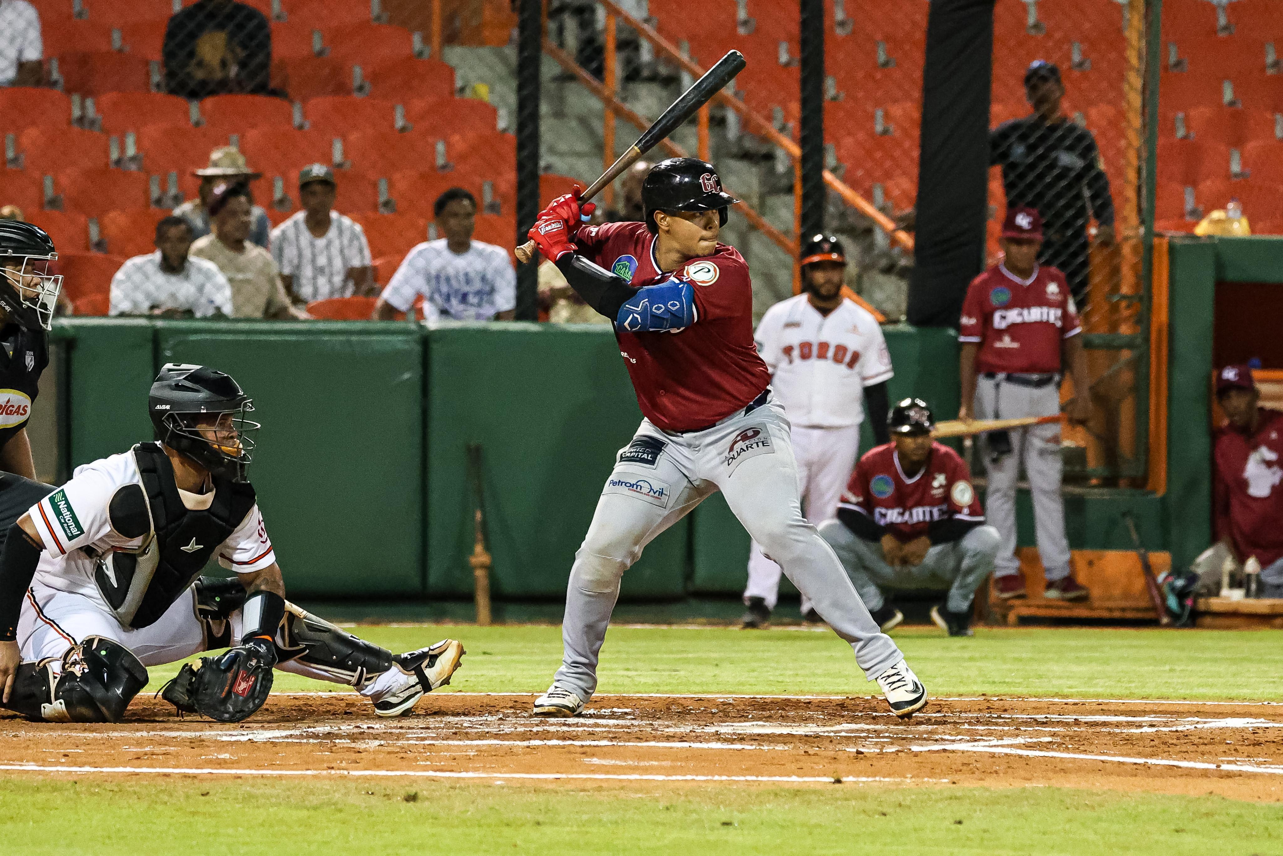 La liga de béisbol dominicano LIDOM enciende la batalla por la corona