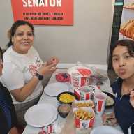Un año separada de su familia ... Inmigrante peruana viajó a su país y no le dejan volver a EEUU