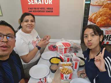 Un año separada de su familia ... Inmigrante peruana viajó a su país y no le dejan volver a EEUU