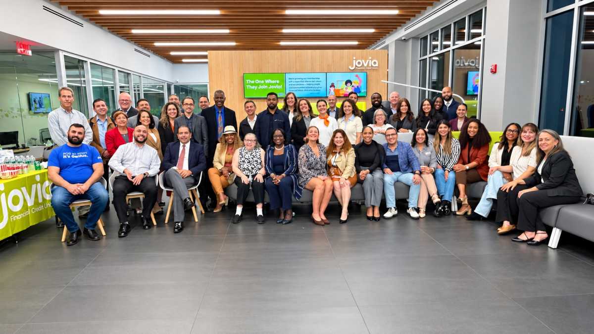 Cámara de Comercio Hispana de Long Island y Jovia Financial Credit Union celebran evento de networking por el "Mes de la Herencia Hispana"